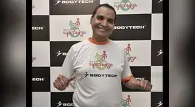 Se solidariza con colega. 