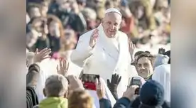 Broma de sumo pontífice a un turista mexicano.