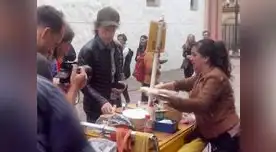 Saboreando plato típico de Colombia.