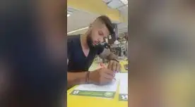 Momento de la firma de Castellanos