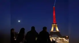 Torre Eiffel de 'viste' con los colores de Bélgica