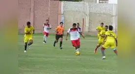 Paolo de la Haza lleva el balón. Fue uno de los mejores del CIclón