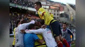 Festejo cafetero por el gol de Edwin Cardona el de la victoria. FOTO: EFE