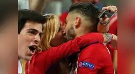 Celebración del gol quedó inmortalizado en un beso