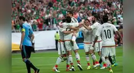 Los mexicanos celebran el tercer gol ante Uruguay