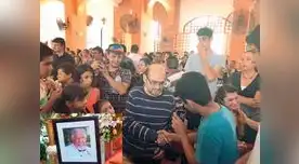 Edgar vivar asistió al funeral de su mejor amigo. no podía faltar en su despedida