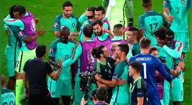 Fue CR7 el mejor del partido al final del encuentro se abraza con su compañero en Madrid el gales Bale