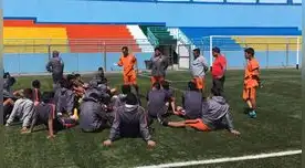 El Charapa Torres trabajando fuerte con sus pupilos en Hualgayoc