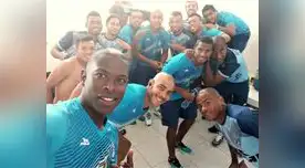 Festejos en el camerino de la Bocana tras la victoria en Lambayeque