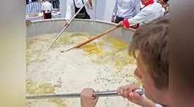 Surco organiza la preparación de la sopa más grande del mundo