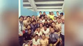 El plantel crema posa tras el triunfo sobre Comerciantes Unidos
