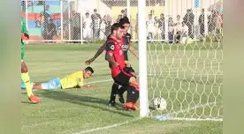El argentino Bernardo Cuesta anota el tercer gol de los mistianos