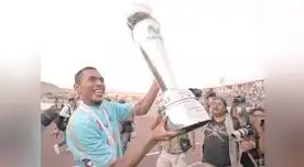 Lobatón levanta la Copa una vez más