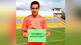 Carlos Orejuela portando un cartel en su apoyo a las mujeres Carlos Orejuela portando un cartel en su apoyo a las mujeres