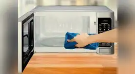 Limpia súper rápido tu microondas con estos consejos