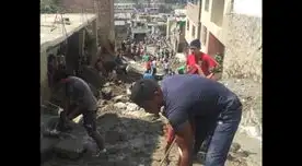 Jersson  Vásquez ayudando a sus vecinos en Chosica