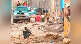 Helicóptero de la policía rescata a pobladores de Carapongo