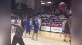 Árbitro de baloncesto causa furor por brutal anotación