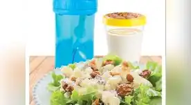 Ensalada de pollo con apio, manzana y pasas 