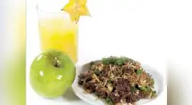 Arroz chaufa de sangrecita de pollo y huevo