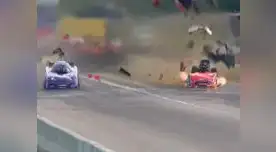 Preciso instante en que el auto explota en plena corrida