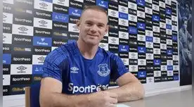 Rooney con su nueva camiseta