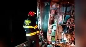 Autobús se incendió tras despistarse de la ruta en la que iba a causa de un choque Autobús se incendió tras despistarse de la ruta en la que iba a causa de un choque