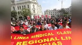 Maestros en huelga se resisten a someterse a evaluaciones.