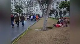 Espacio público luce con áreas verdes marchitas y pisoteadas Espacio público luce con áreas verdes marchitas y pisoteadas