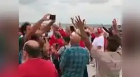 Creyentes adoran a Dios y levanta sus manos al cielo para recibir al huracán Irma