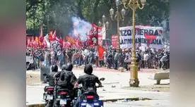 Plaza del Congreso queda arrasada por los enfrentamientos. Plaza del Congreso queda arrasada por los enfrentamientos.