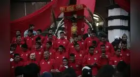 Los jugadores del Cienciano en la  procesión del Taytacha de los Temblores. FOTO: Melissa Valdivia