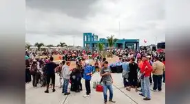 Venezolanos hacen largas colas con el objetivo de ingresar a nuestro país a través de la frontera con Ecuador.