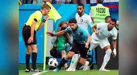 Luis Suárez llegó a los 100 partidos con la celeste y batió el record de marcar en tres Mundiales seguidos. FOTO: EFE