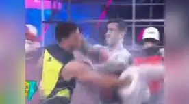 Diego Chávarri golpea en la cara a Krayg Peña en plena competencia