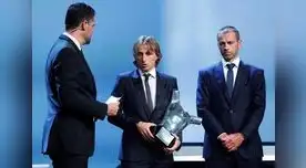 El croata Luka Modric del Real Madrid, elegido mejor jugador y mejor centrocampista de la temporada pasada por la UEFA. FOTO: EFE