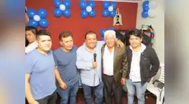 Manolo con su progenitor y sus hermanos