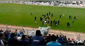 La hinchada del Credicoop San Román no perdonó el empate y lanzó objetos a sus jugadores La hinchada del Credicoop San Román no perdonó el empate y lanzó objetos a sus jugadores