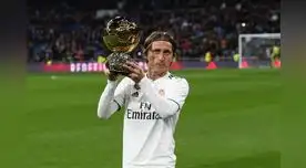 Modric ofrece el Balón a los hinchas del Madrid