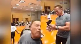 Arnold Schwarzenegger recibe terrible patada por la espalda durante evento público