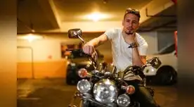 Cantante argentino la hace linda ahora como solista. Cantante argentino la hace linda ahora como solista.