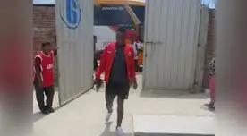 jugadores del Cultural Santa Rosa llegan sobre la hora al estadio Municipal de Bernal