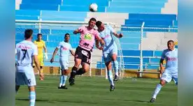 Archimbaud lucha el balón con Penco. FOTO: Melissa Valdivia Archimbaud lucha el balón con Penco. FOTO: Melissa Valdivia