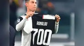 Antes del partido con Bolonia , CR7 fue premiado por el presidente de la Juventus. FOTO: EFE