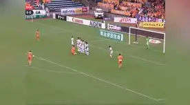 Inusual tiro libre con dos jugadores de rodillas termina en gol [VIDEO]