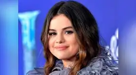 Selena Gómez deslumbro en la alfombra roja junto a su hermana menor