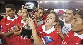 Cienciano casi pierde sus máximos trofeos