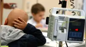 Niño se afeita la cabeza para que su amigo con cáncer no sea el único sin cabello en el colegio