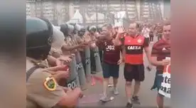 Hinchas del Flamengo felicitaron el excelente trabajo de la Policía Nacional  