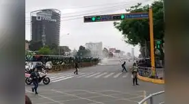 Colectiveros queman llantas en Javier Prado Colectiveros queman llantas en Javier Prado